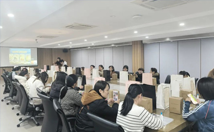 阳光三月暖，温暖女神心